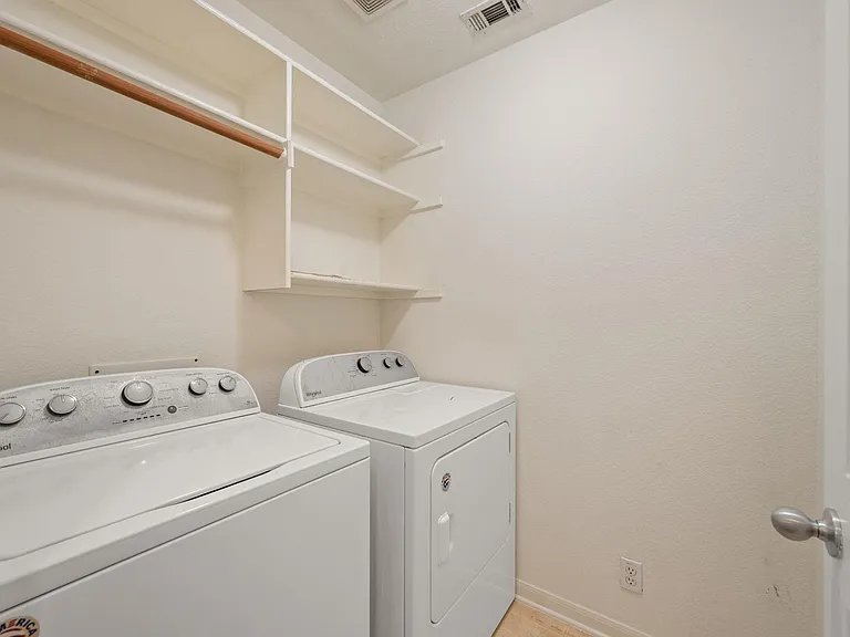 1006 Shadow Valley Cv — Photo 29