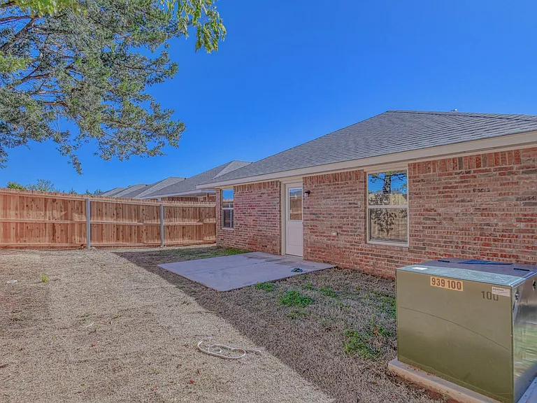 2721 Clifton Ter — Photo 27