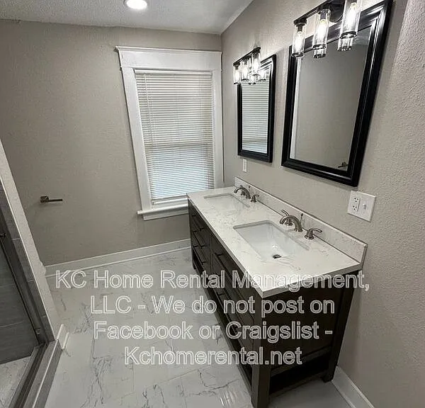 3016 E 32nd St — Photo 39