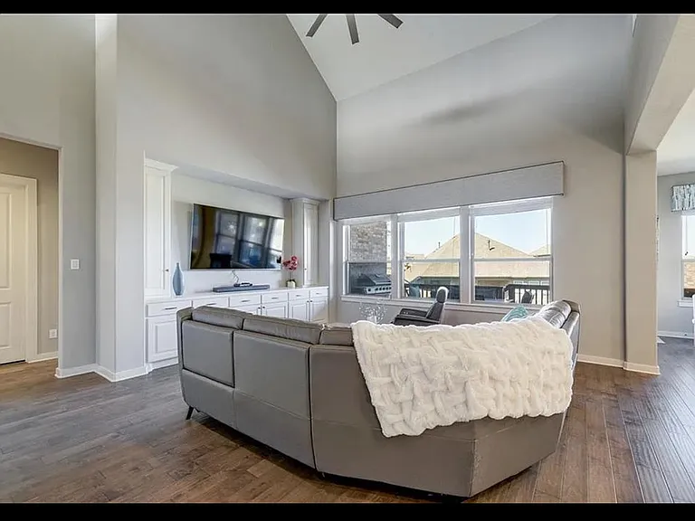 104 Garner Park Cv — Photo 4