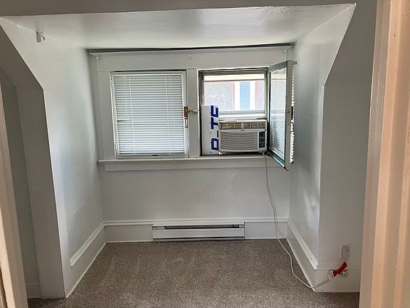 3rd image of 729 W Montgomery Ave #2