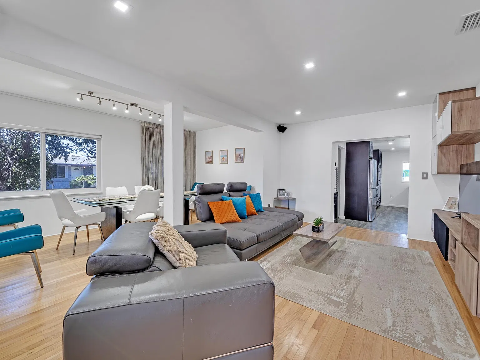2247 Taft St — Photo 4