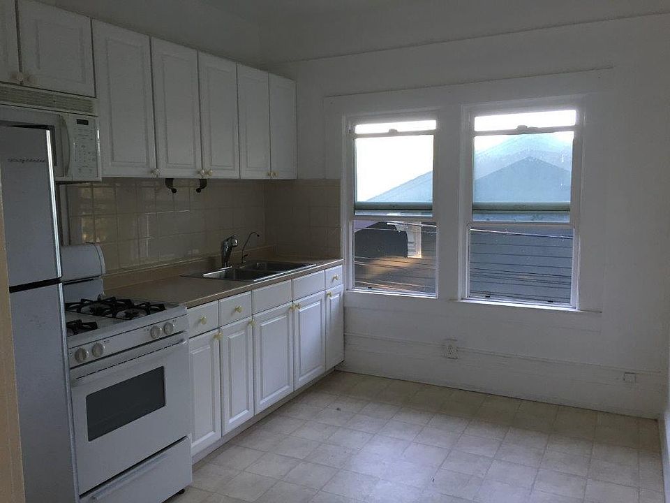 2nd image of 1628 De La Vina St #2