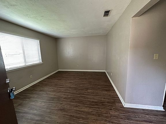 2nd image of 1415 Willow Bend Way APT A