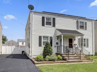605 Crescent Dr, Bound Brook, NJ 08805