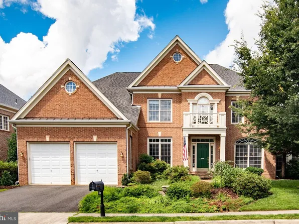 10110 Ratcliffe Manor Dr, Fairfax, VA 22030