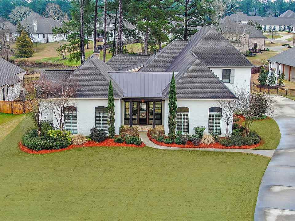 1st image of 304 Ironwood Dr