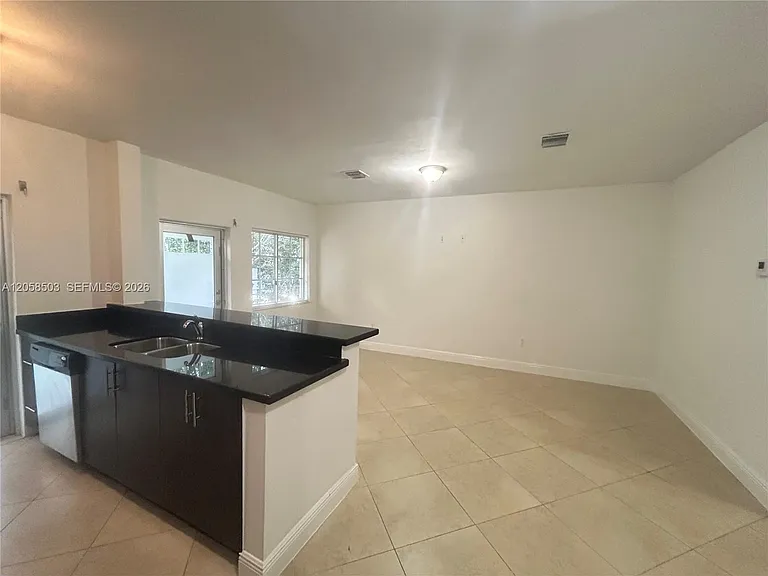 1034 Lenox Ave #8 — Photo 3