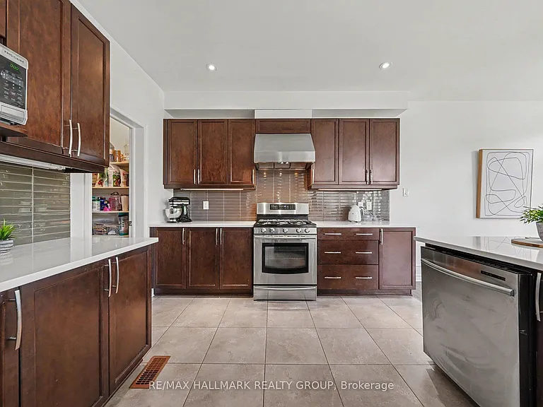 938 Wildcarrot Cres — Photo 12