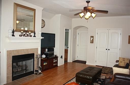 2nd image of 4306 Spring Hill Dr