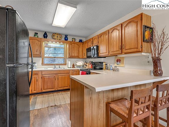 5th image of 156 Wickham Square #8