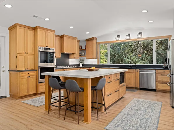1406 NW B St, Grants Pass, OR 97526