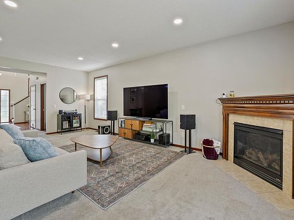 5th image of 2321 Woodcrest Dr