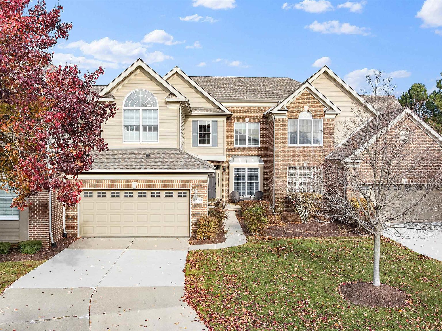 44522 Broadmoor Blvd