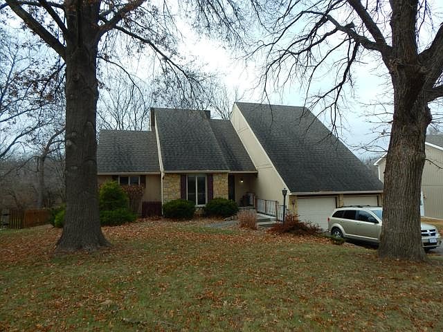 1st image of 3112 Lakeview Cir