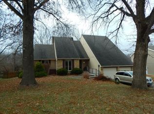 3112 Lakeview Cir, Leavenworth, KS 66048