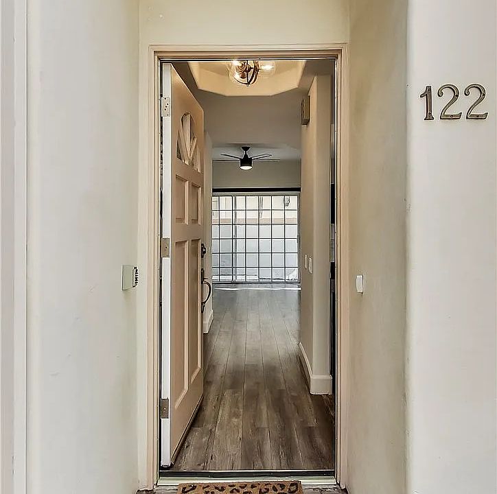 1st image of 11110 Camarillo St