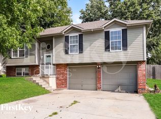 539 NE Summit Dr, Blue Springs, MO 64014