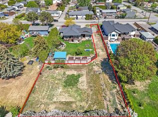 2029 Parkcrest Ave, Kamloops, BC V2B 4Y3