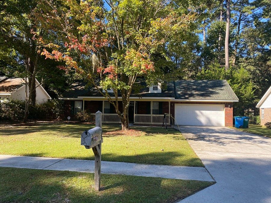 1st image of 205 Woodbury Ln