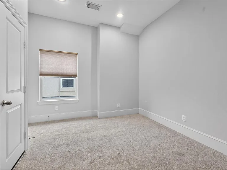 931 W 23rd St #I — Photo 35