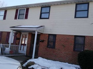 32 Tudor Ln, Bay Shore, NY 11706