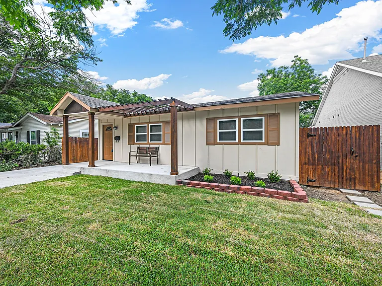 2717 Townsend Dr — Photo 34