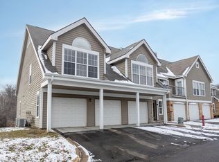 6030 Chasewood Pkwy APT 204, Minnetonka, MN 55343