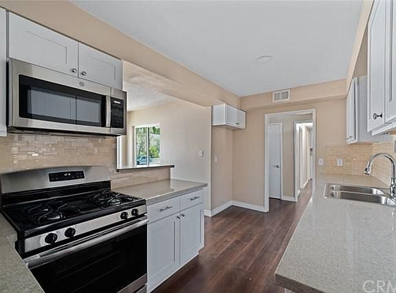 4th image of 2984 N Alameda Ave