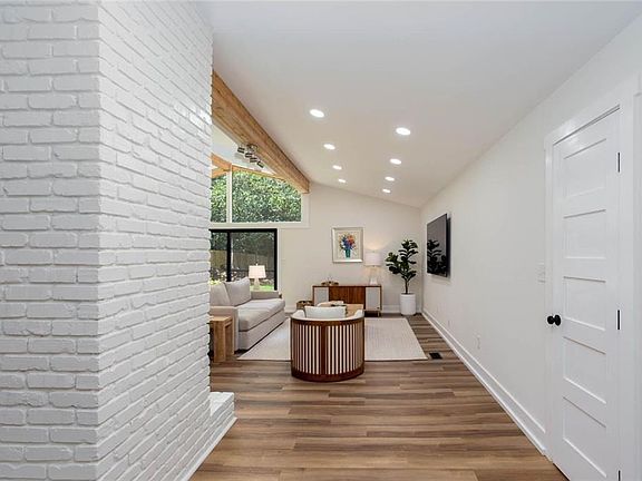 5th image of 3065 Brookview Dr
