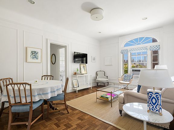2nd image of 125 W 12th St APT 6B