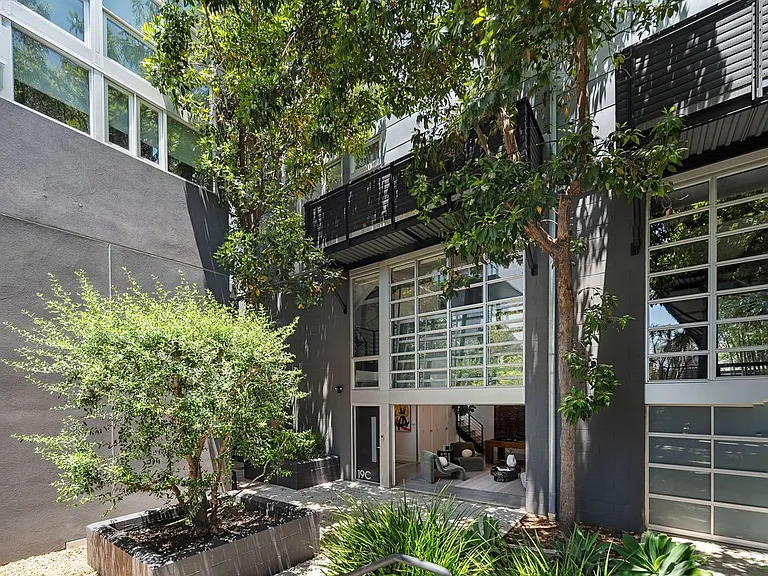 1037 N Laurel Ave #19C — Photo 5
