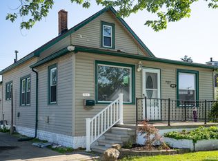 19141 Eastland St, Roseville, MI 48066