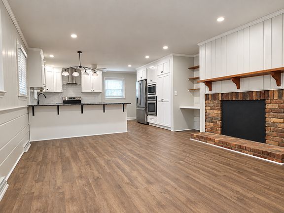 4th image of 2443 Greenwich Rd