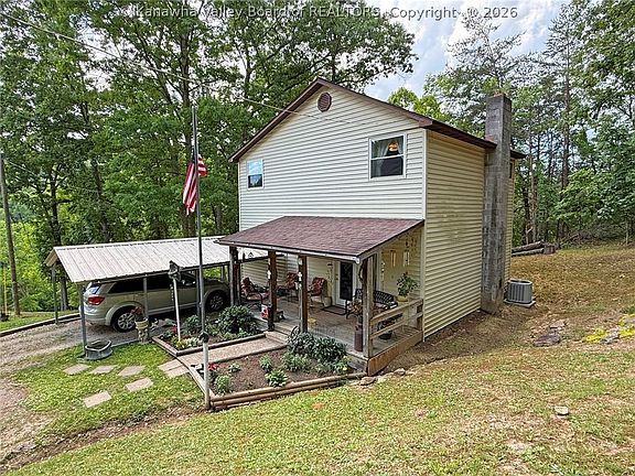 2nd image of 421 Mistletoe Ln