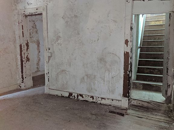 5th image of 2319 E 3rd St