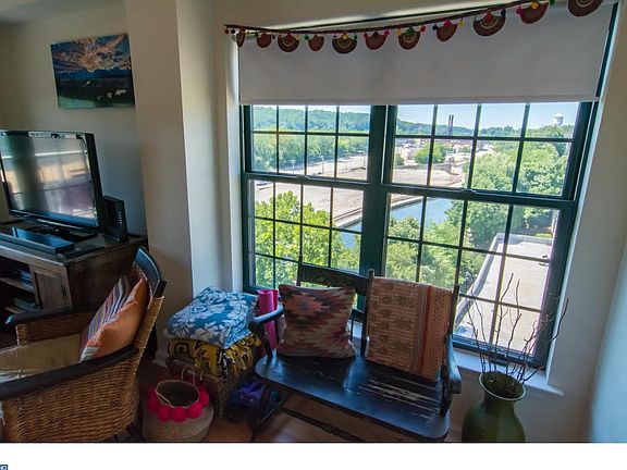 4th image of 2 Leverington Ave Penthouse 19
