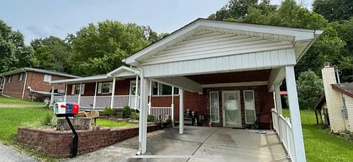 114 Hall St Photo 1