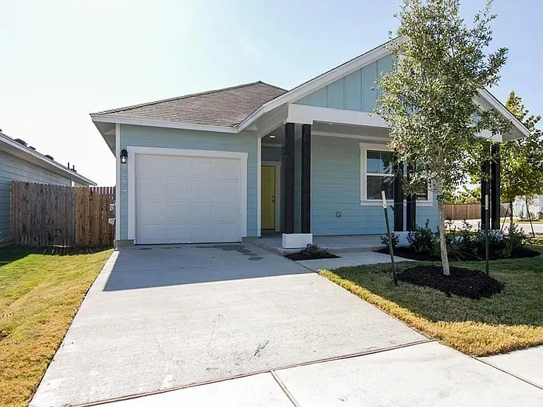 240 La Escalera Dr — Photo 3