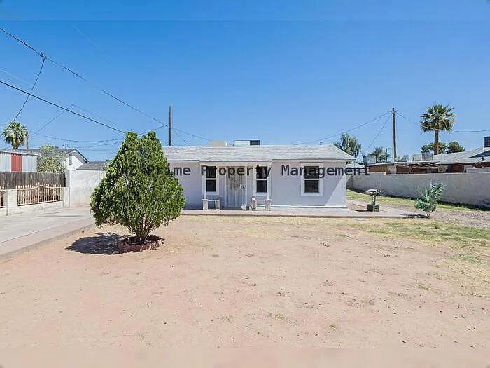 2830 E Sheridan St — Photo 2