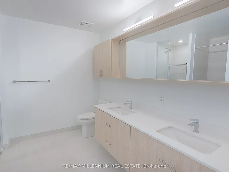 5105 Hurontario St #Penthouse 2 — Photo 8