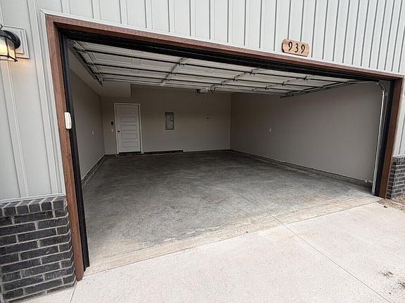 2nd image of 939 Holstein Lane