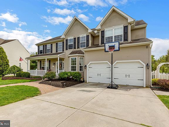 3rd image of 1124 Tamarind Pl