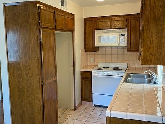 3rd image of 12835 Kling St #109