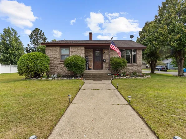 1417 30th Ave, Menominee, MI 49858