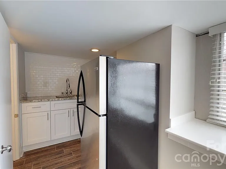 428 Hawthorne Ln #5 — Photo 5