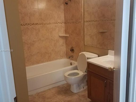 2nd image of 932 Coral Club Dr #932