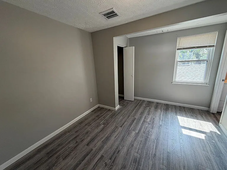531 E Chestnut St #2 — Photo 16