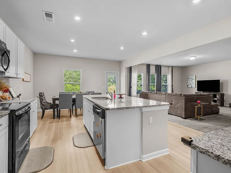1518 Valley Brook Dr SW — Photo 15