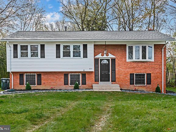 2nd image of 827 Norwood Ln